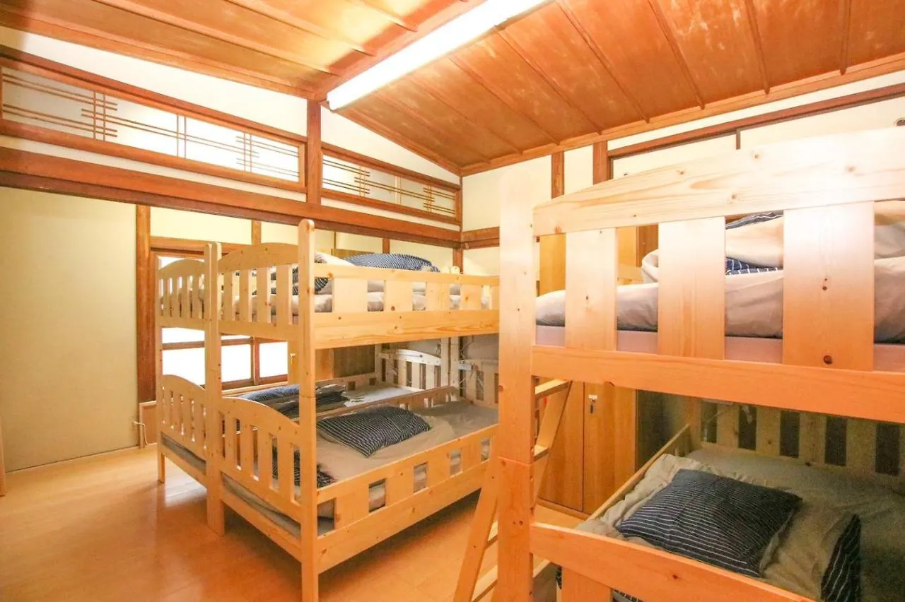 Guesthouse Omoya--全個室--囲炉裏のぬくもりと共にグループの絆を深める古民家宿でゆっくりとした時間を-6名部屋-6名部屋-8名部屋--最大20名-ペット同伴可は一室のみ- Matsuyama  0*, Matsuyama (Ehime)