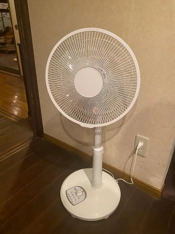 Guesthouse Omoya--全個室--囲炉裏のぬくもりと共にグループの絆を深める古民家宿でゆっくりとした時間を-6名部屋-6名部屋-8名部屋--最大20名-ペット同伴可は一室のみ- Matsuyama  Japan
